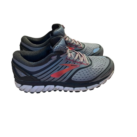 Brooks • Ariel 18 Mesh Running Shoe - Picture 2 of 10